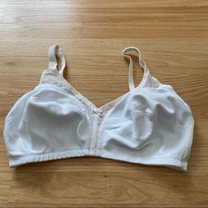 Sears, women's simple white lightly lined bra size 40D